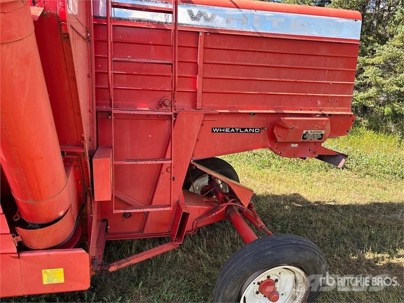 White 5542 Combine Harvester (Inoperable) Θεριζοαλωνιστικές μηχανές