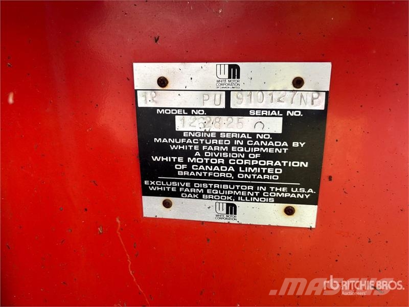 White 5542 Combine Harvester (Inoperable) Θεριζοαλωνιστικές μηχανές