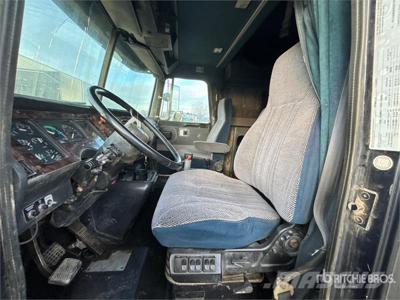 White/GMC T/A Sleeper Truck Tractor Sattelzugmaschinen