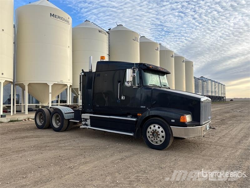 White/GMC T/A Sleeper Truck Tractor Sattelzugmaschinen