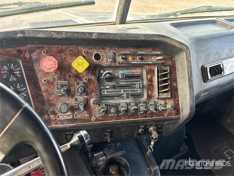 White/GMC T/A Sleeper Truck Tractor Sattelzugmaschinen