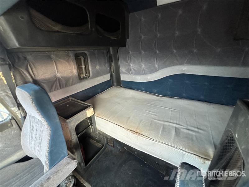 White/GMC T/A Sleeper Truck Tractor Sattelzugmaschinen