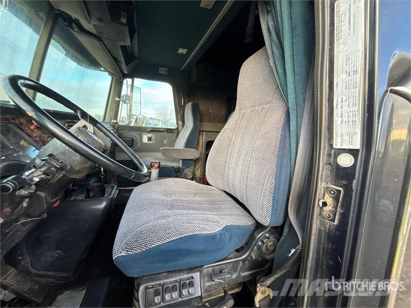 White/GMC T/A Sleeper Truck Tractor Sattelzugmaschinen