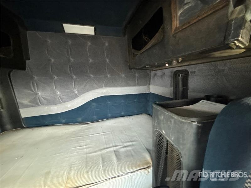 White/GMC T/A Sleeper Truck Tractor Sattelzugmaschinen