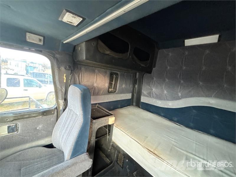 White/GMC T/A Sleeper Truck Tractor Sattelzugmaschinen