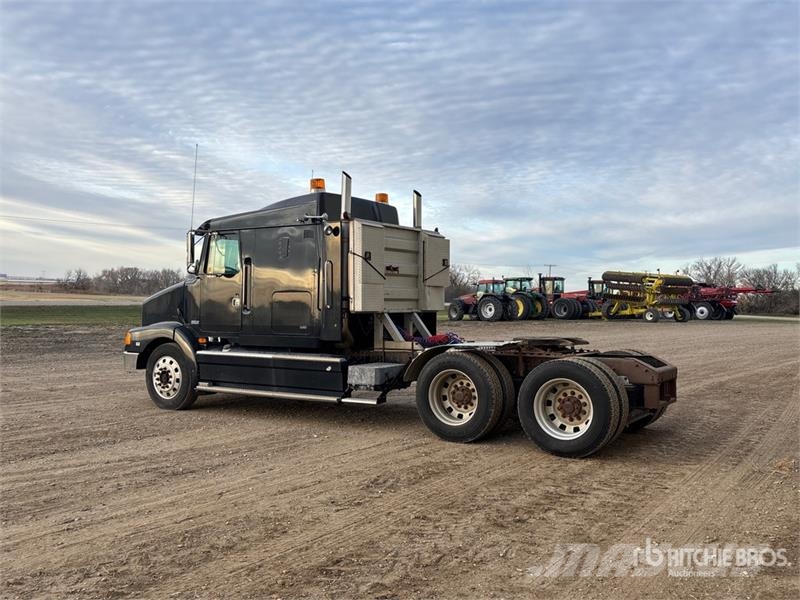 White/GMC T/A Sleeper Truck Tractor Sattelzugmaschinen
