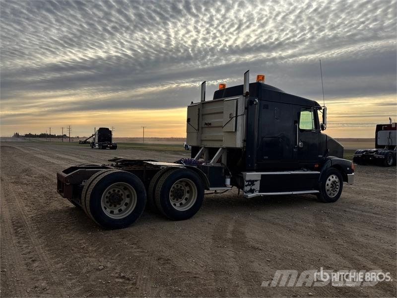 White/GMC T/A Sleeper Truck Tractor Sattelzugmaschinen
