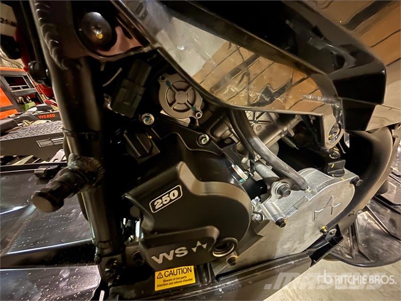 Widescape WS250 EFI Stand Up Snowmobile Snøscootere