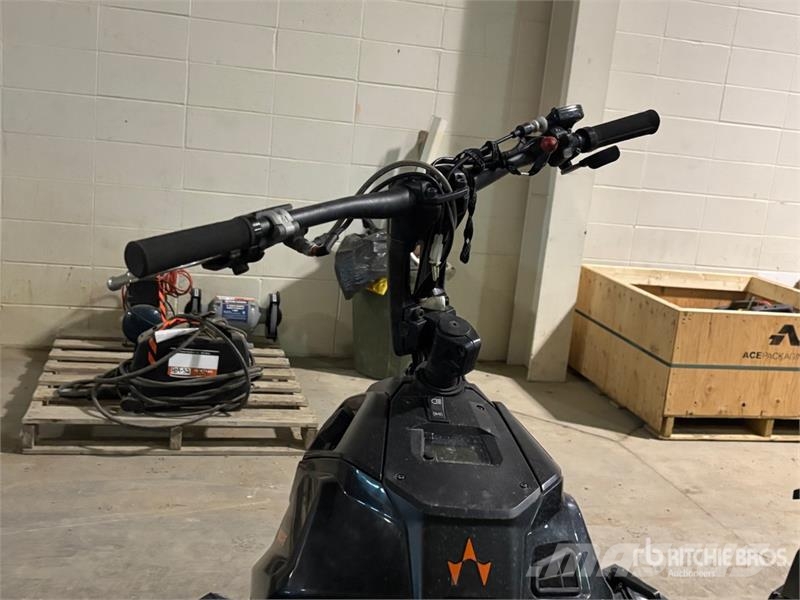 Widescape WS250 EFI Stand Up Snowmobile Snøscootere