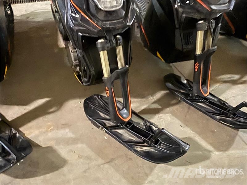 Widescape WS250 EFI Stand Up Snowmobile Snøscootere