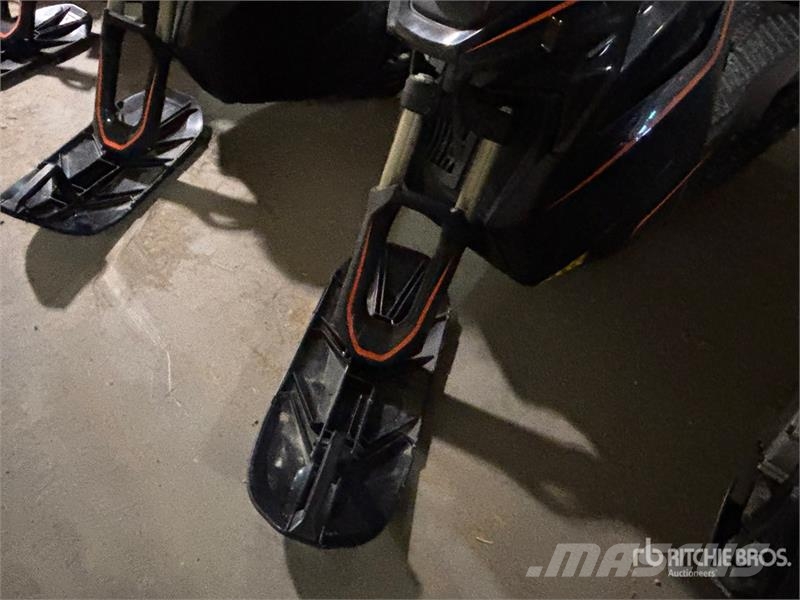 Widescape WS250 EFI Stand Up Snowmobile Snøscootere