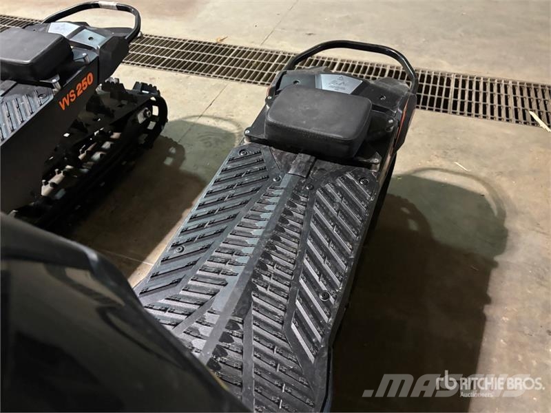  Widescape WS250 EFI Stand Up Snowmobile Moottorikelkat