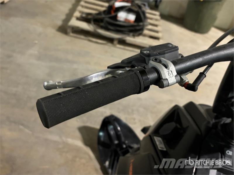 Widescape WS250 EFI Stand Up Snowmobile Snøscootere