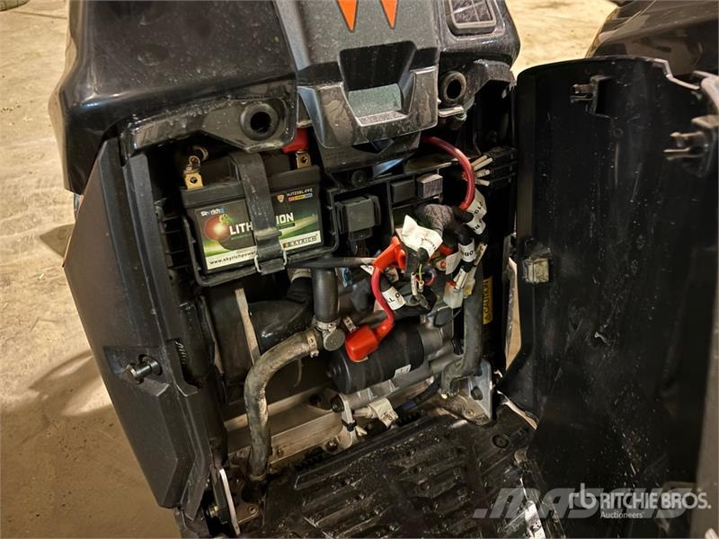  Widescape WS250 EFI Stand Up Snowmobile Moottorikelkat