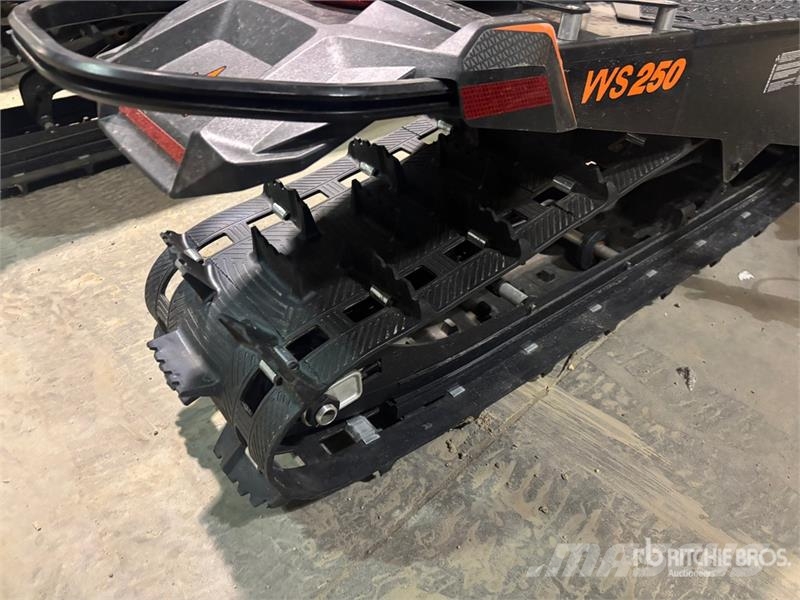 Widescape WS250 EFI Stand Up Snowmobile Snøscootere