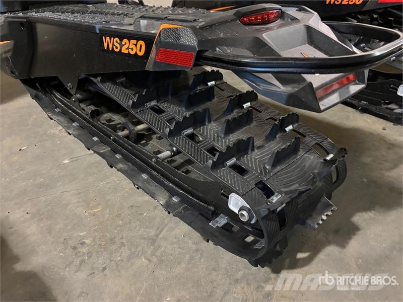 Widescape WS250 EFI Stand Up Snowmobile Snøscootere