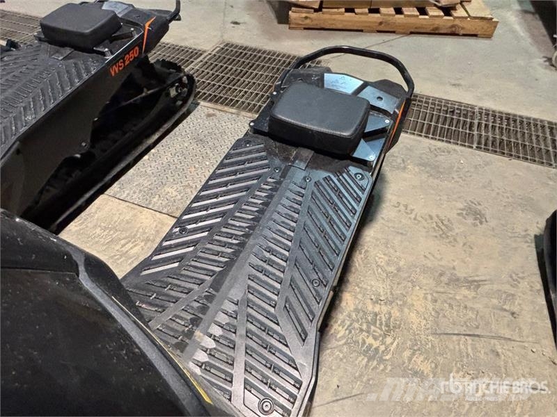 Widescape WS250 EFI Stand Up Snowmobile Moottorikelkat