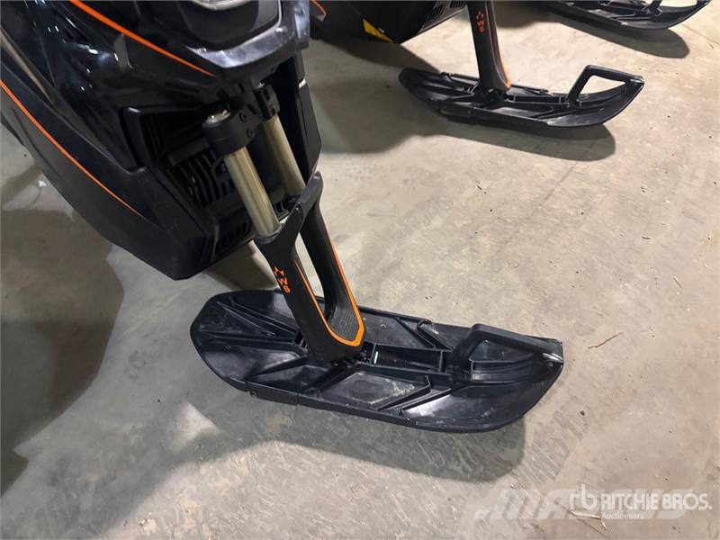 Widescape WS250 EFI Stand Up Snowmobile Snøscootere