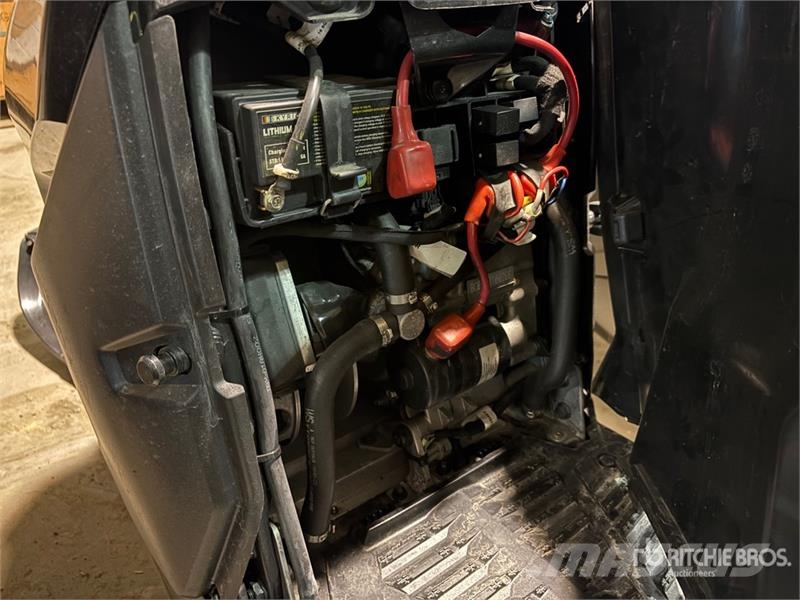 Widescape WS250 EFI Stand Up Snowmobile Snøscootere