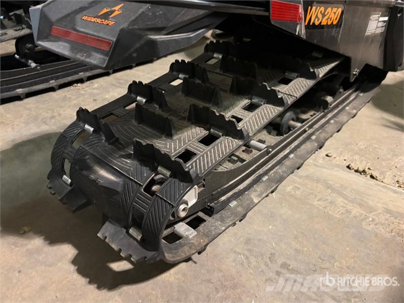  Widescape WS250 EFI Stand Up Snowmobile Moottorikelkat