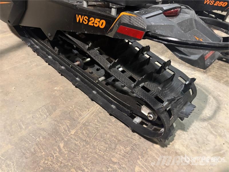 Widescape WS250 EFI Stand Up Snowmobile Snøscootere