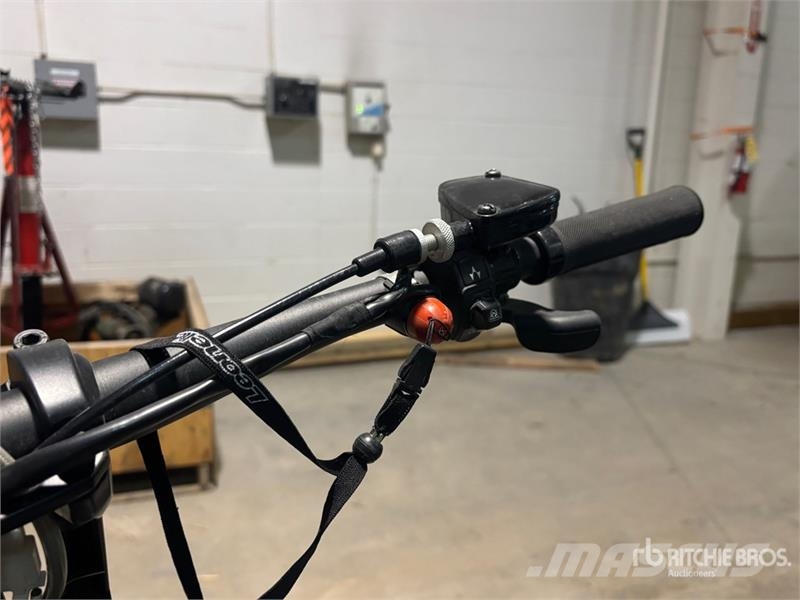 Widescape WS250 EFI Stand Up Snowmobile Moottorikelkat