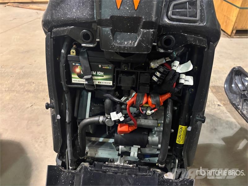 Widescape WS250 EFI Stand Up Snowmobile Snøscootere