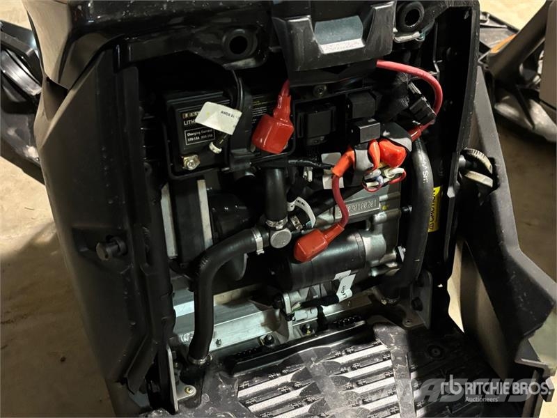 Widescape WS250 EFI Stand Up Snowmobile Snøscootere