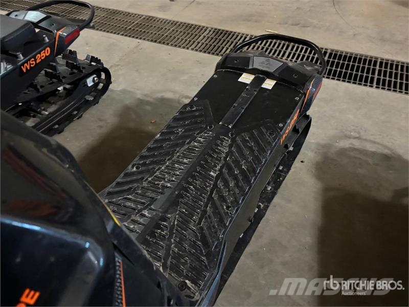 Widescape WS250 EFI Stand Up Snowmobile Snøscootere