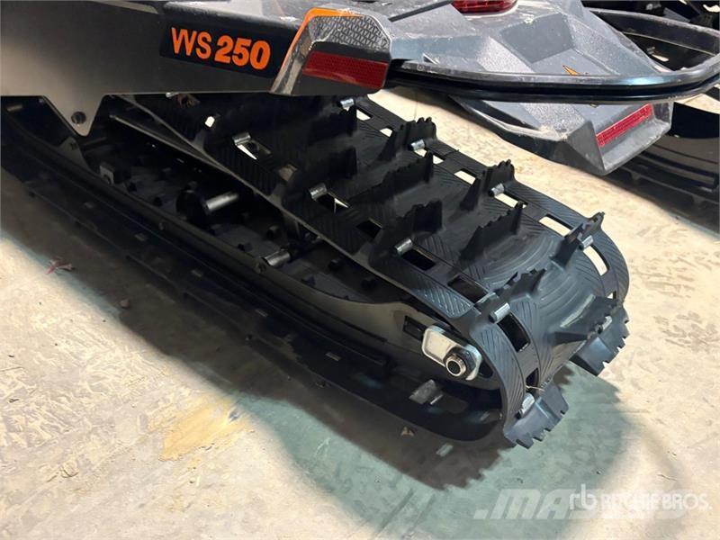 Widescape WS250 EFI Stand Up Snowmobile Snøscootere
