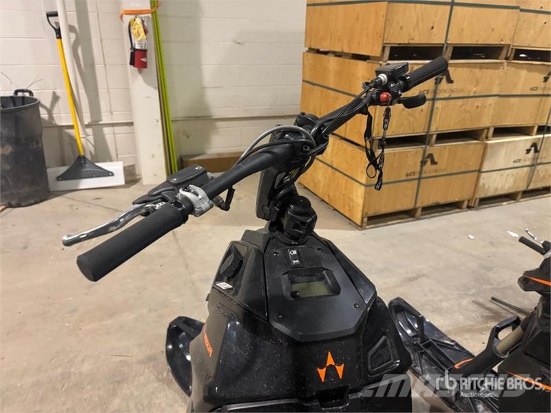 Widescape WS250 EFI Stand Up Snowmobile Snøscootere