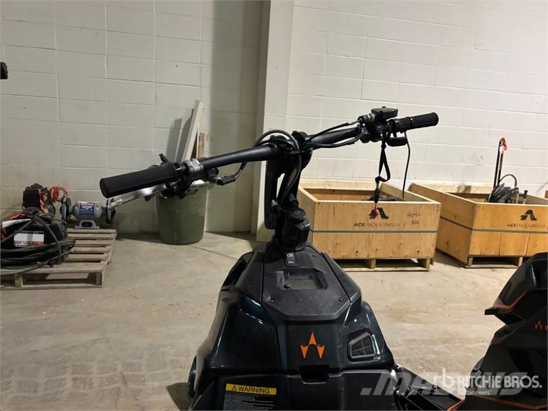  Widescape WS250 EFI Stand Up Snowmobile Moottorikelkat