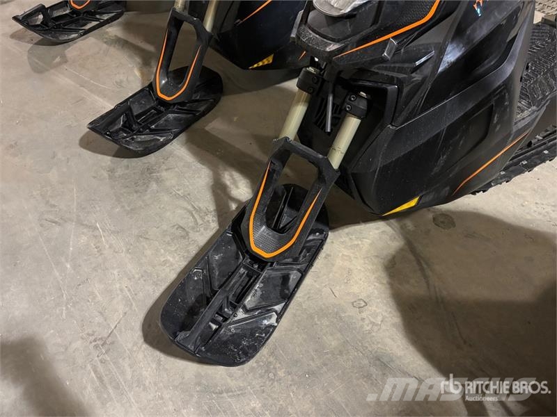 Widescape WS250 EFI Stand Up Snowmobile Snøscootere