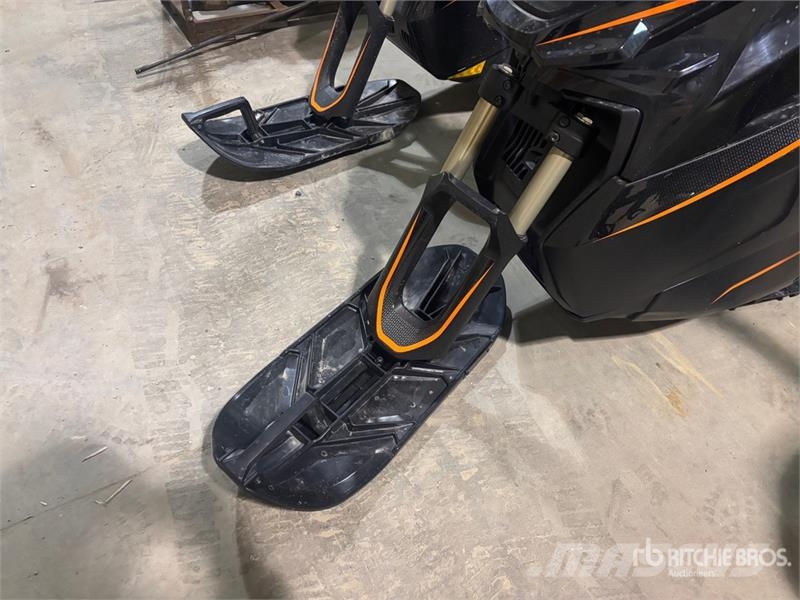 Widescape WS250 EFI Stand Up Snowmobile Snøscootere