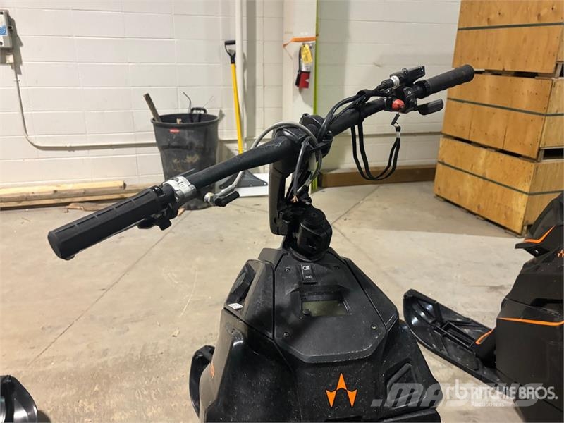 Widescape WS250 EFI Stand Up Snowmobile Moottorikelkat