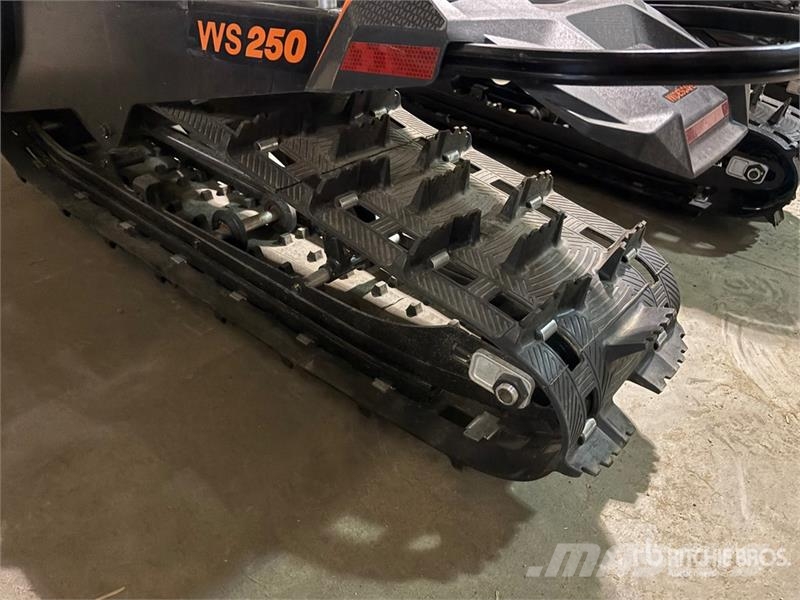  Widescape WS250 EFI Stand Up Snowmobile Moottorikelkat