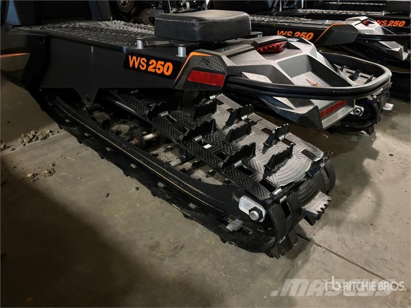 Widescape WS250 EFI Stand Up Snowmobile Snøscootere