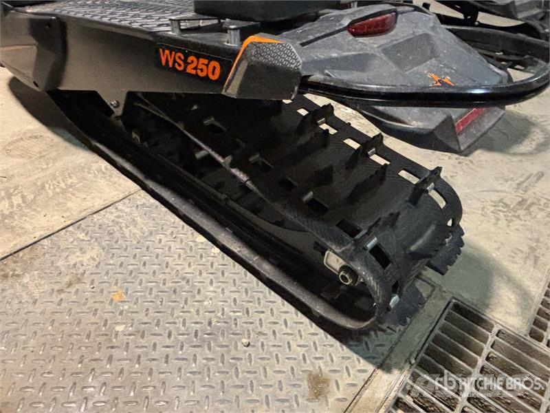 Widescape WS250 EFI Stand Up Snowmobile Moottorikelkat