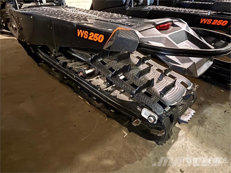 Widescape WS250 Stand Up Snowmobile Motoros szánok