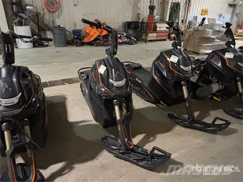  Widescape WS250 Stand Up Snowmobile Moottorikelkat