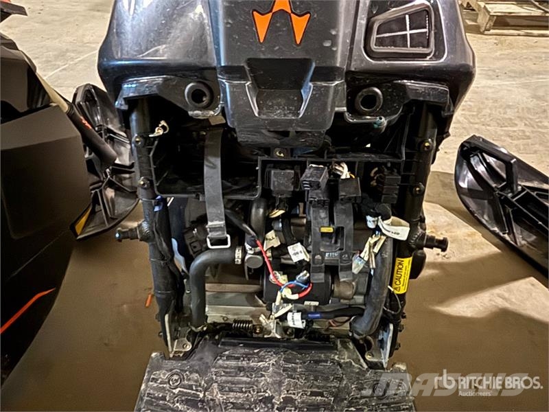 Widescape WS250 Stand Up Snowmobile Motoros szánok