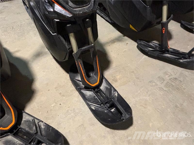  Widescape WS250 Stand Up Snowmobile Moottorikelkat