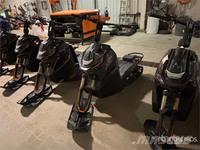  Widescape WS250 Stand Up Snowmobile Moottorikelkat