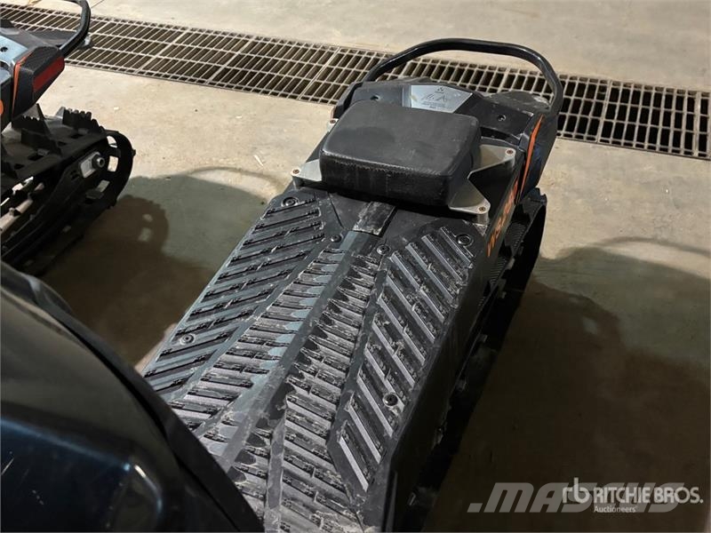  Widescape WS250 Stand Up Snowmobile Moottorikelkat