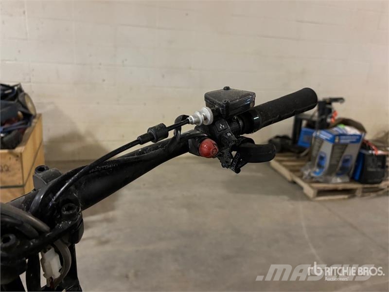Widescape WS250 Stand Up Snowmobile Motoros szánok