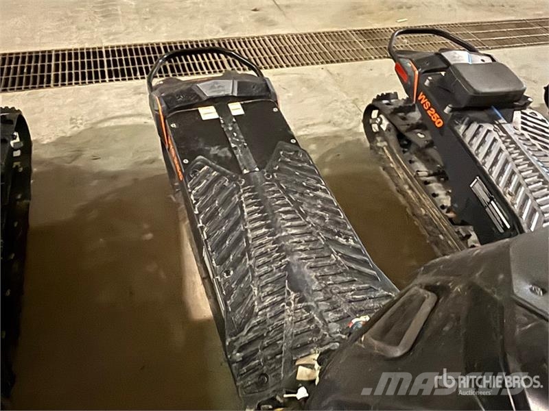Widescape WS250 Stand Up Snowmobile Motoros szánok