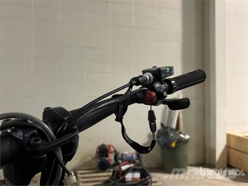  Widescape WS250 Stand Up Snowmobile Moottorikelkat