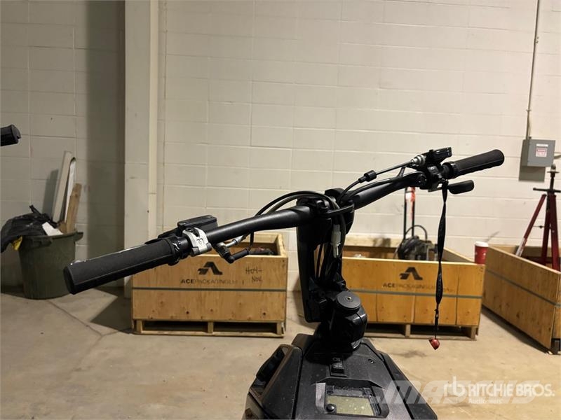 Widescape WS250 Stand Up Snowmobile Moottorikelkat