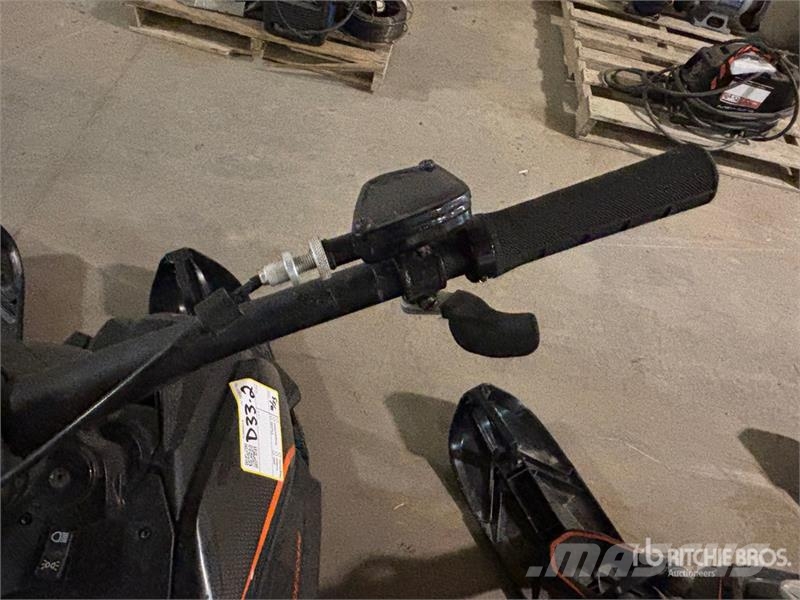 Widescape WS250 Stand Up Snowmobile Motoros szánok