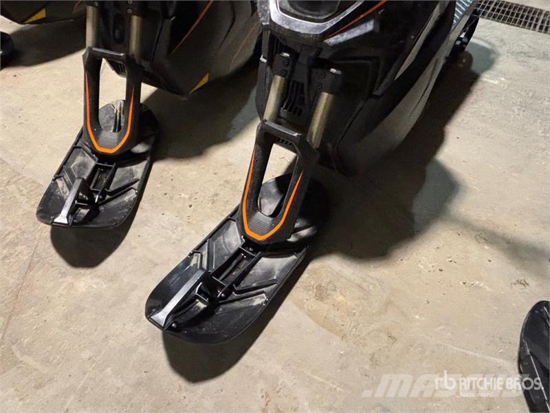  Widescape WS250 Stand Up Snowmobile Moottorikelkat